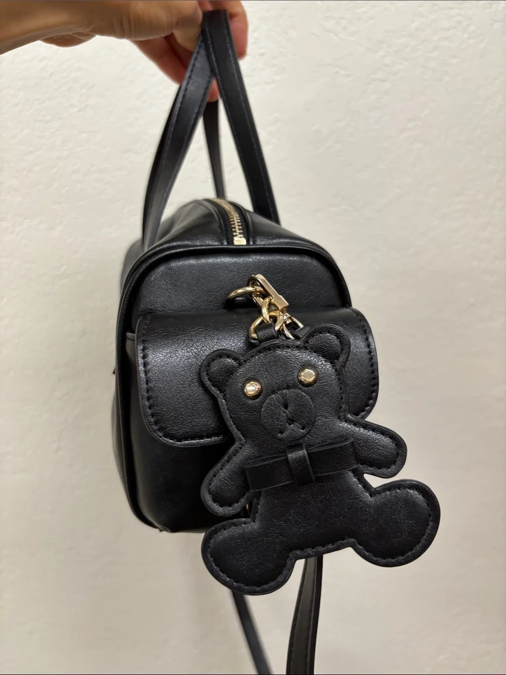 GUESS Barrel Satchel bag black light weight
